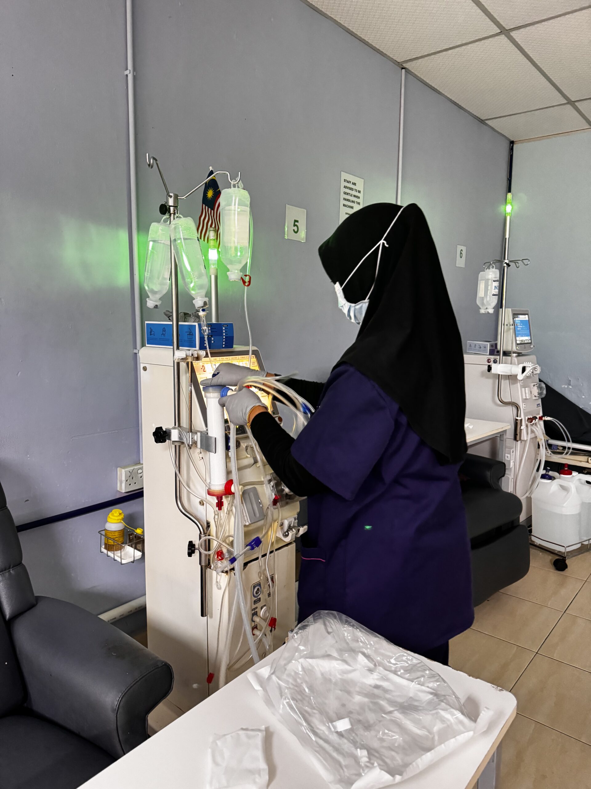 Staff nurse preparing machine for customer